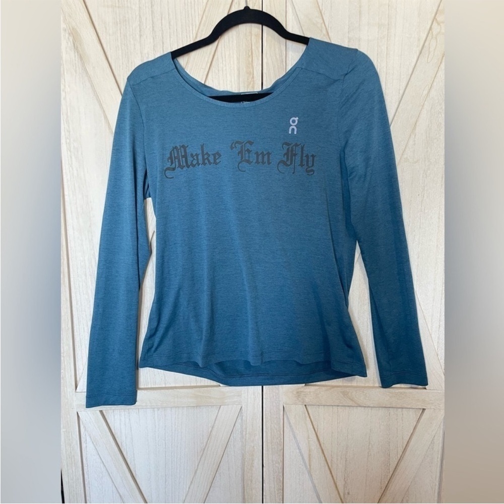 On‎ Run on clouds running womens performance Long Sleeve T-Shirt Glacier Size M